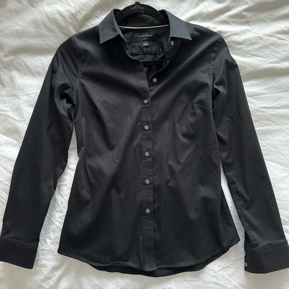 Banana Republic Women’s Black Button Down Shirt